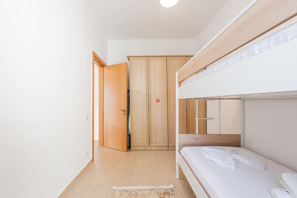 Exclusive Seafront 3 * Vlorë