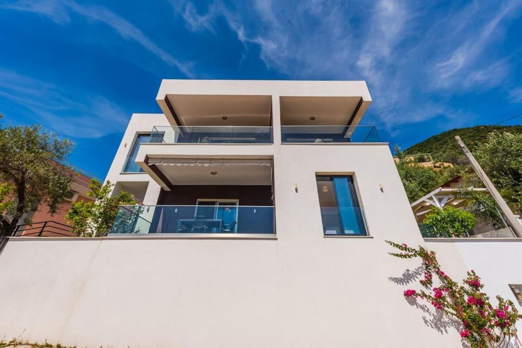 Exclusive Seafront 3 Apartamento *